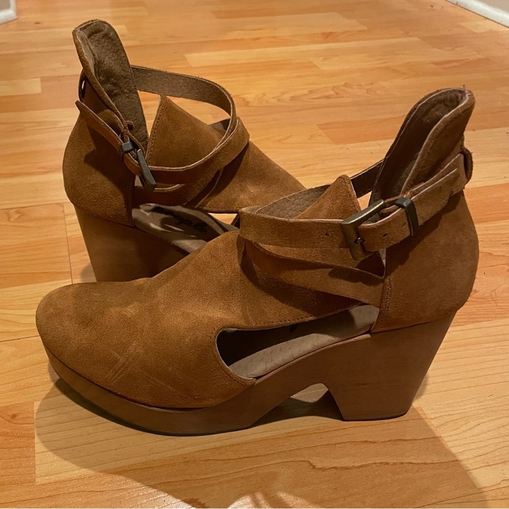 Free People Brown Mules with Chunky Heel and Buckle Straps